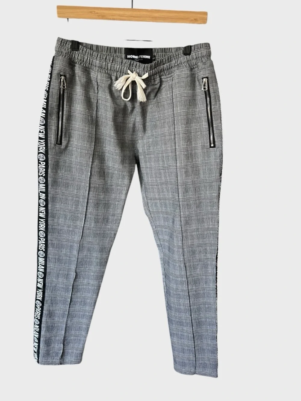 Homme Femme Gray Plaid Jogger Pants.